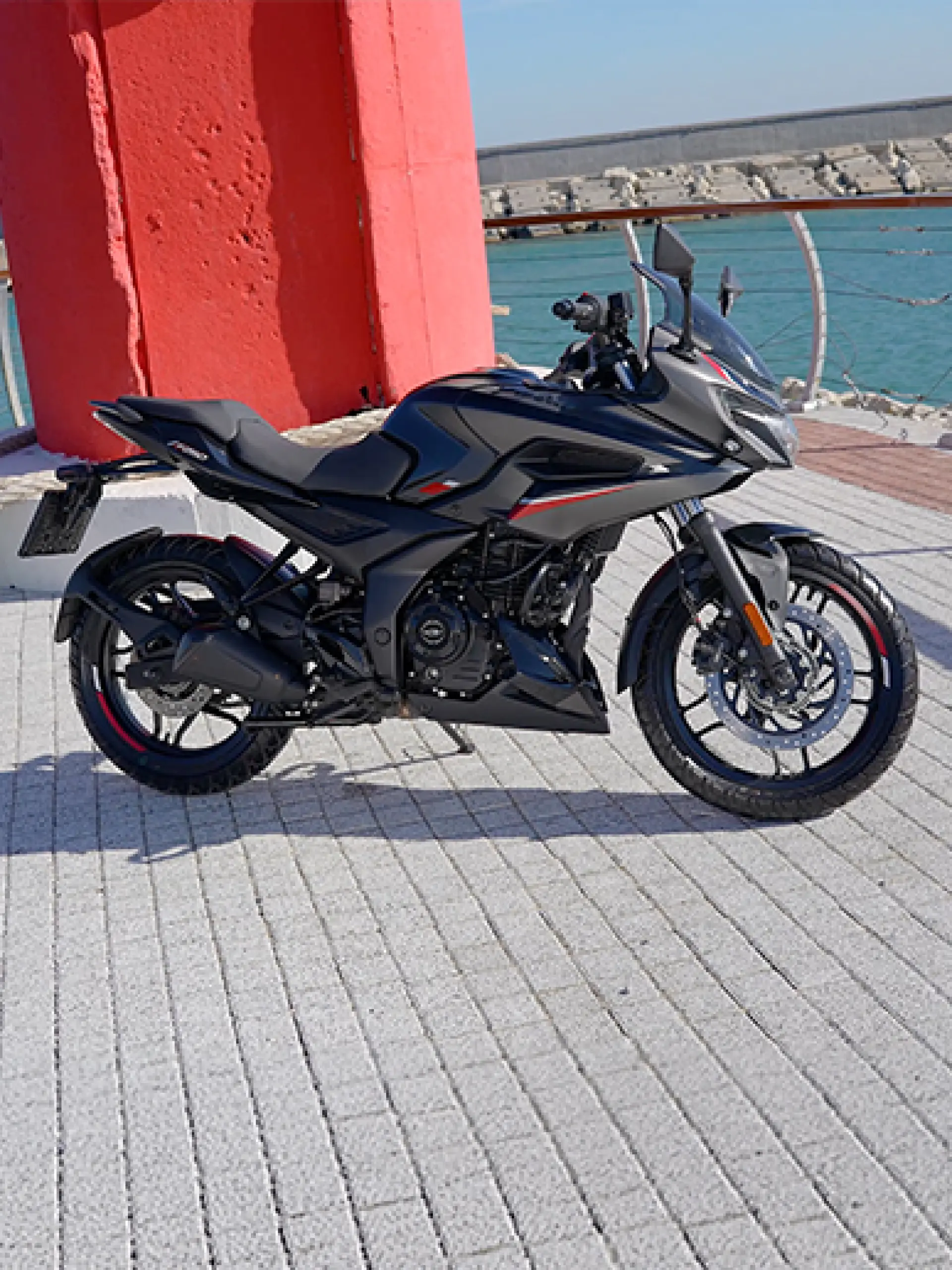 Minimalist Siyah Renk