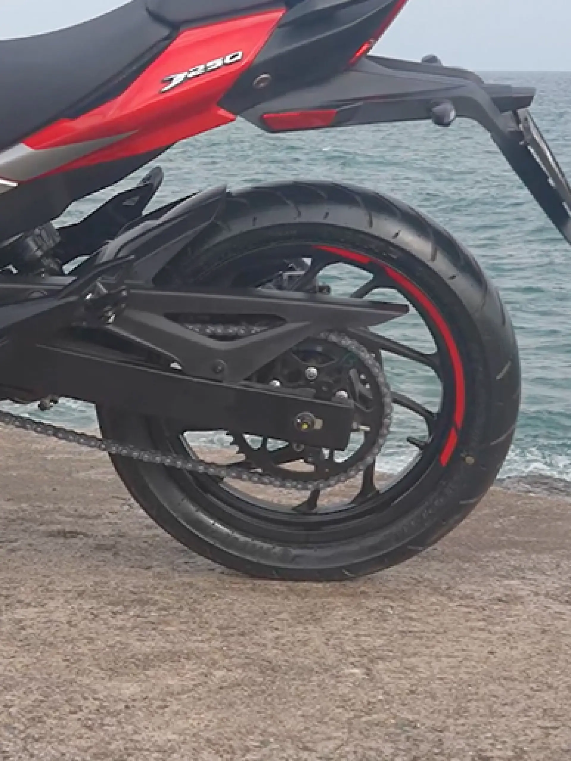 Geniş Lastik Yol Tutuşu