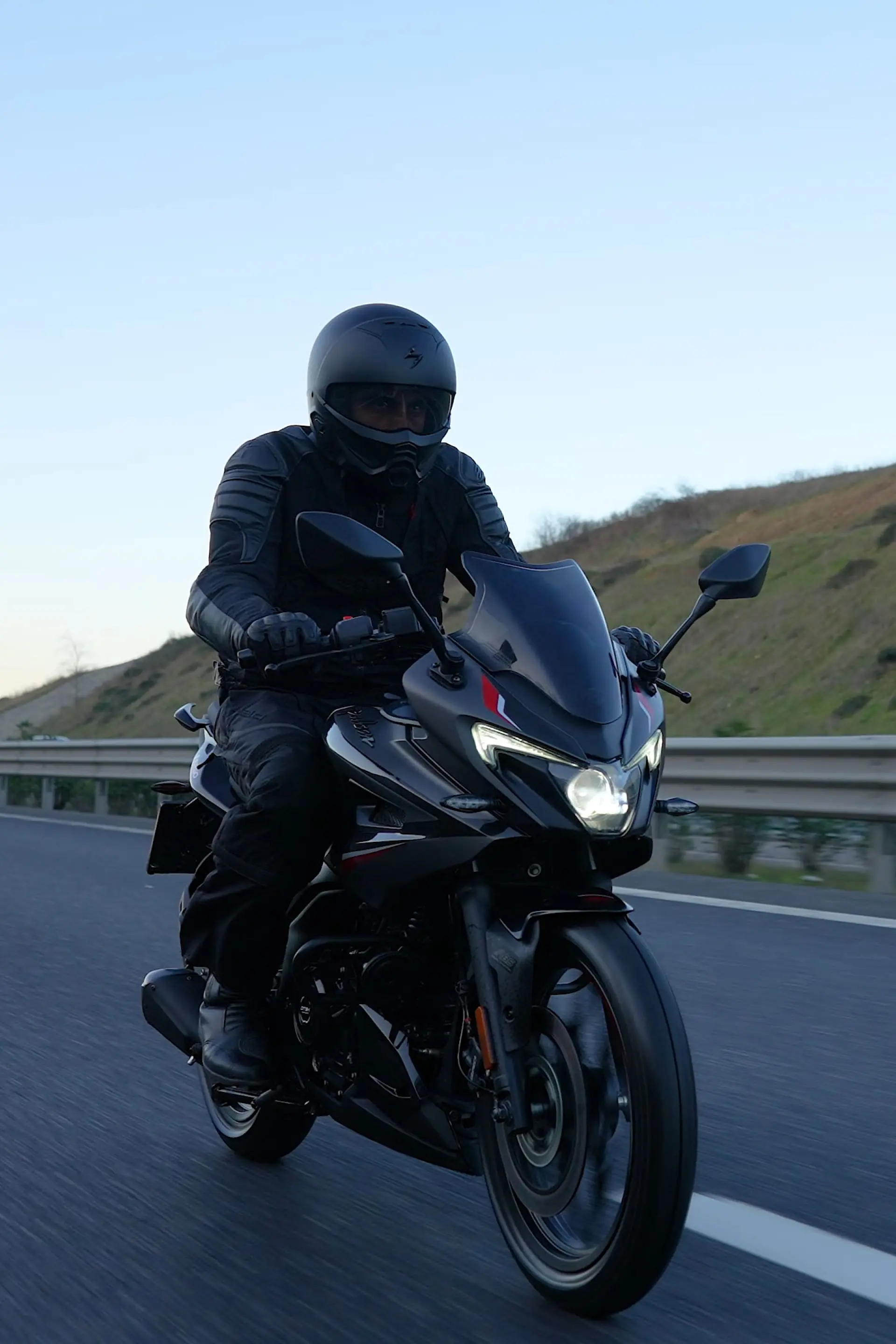 Aerodinamik Ön Cam & Gövde Yapısı