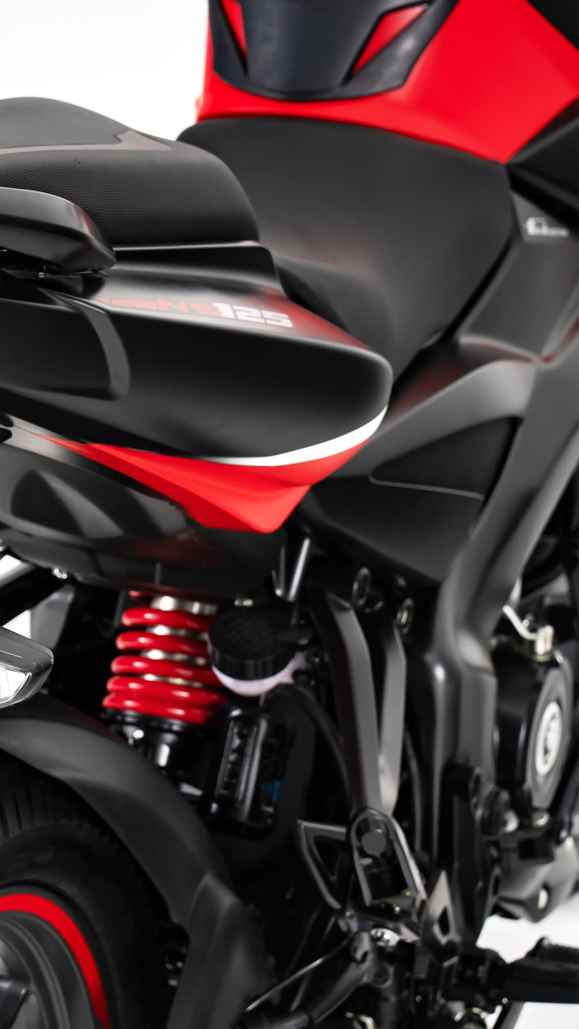 Ergonomik Sele & 805 mm Sele Yüksekliği